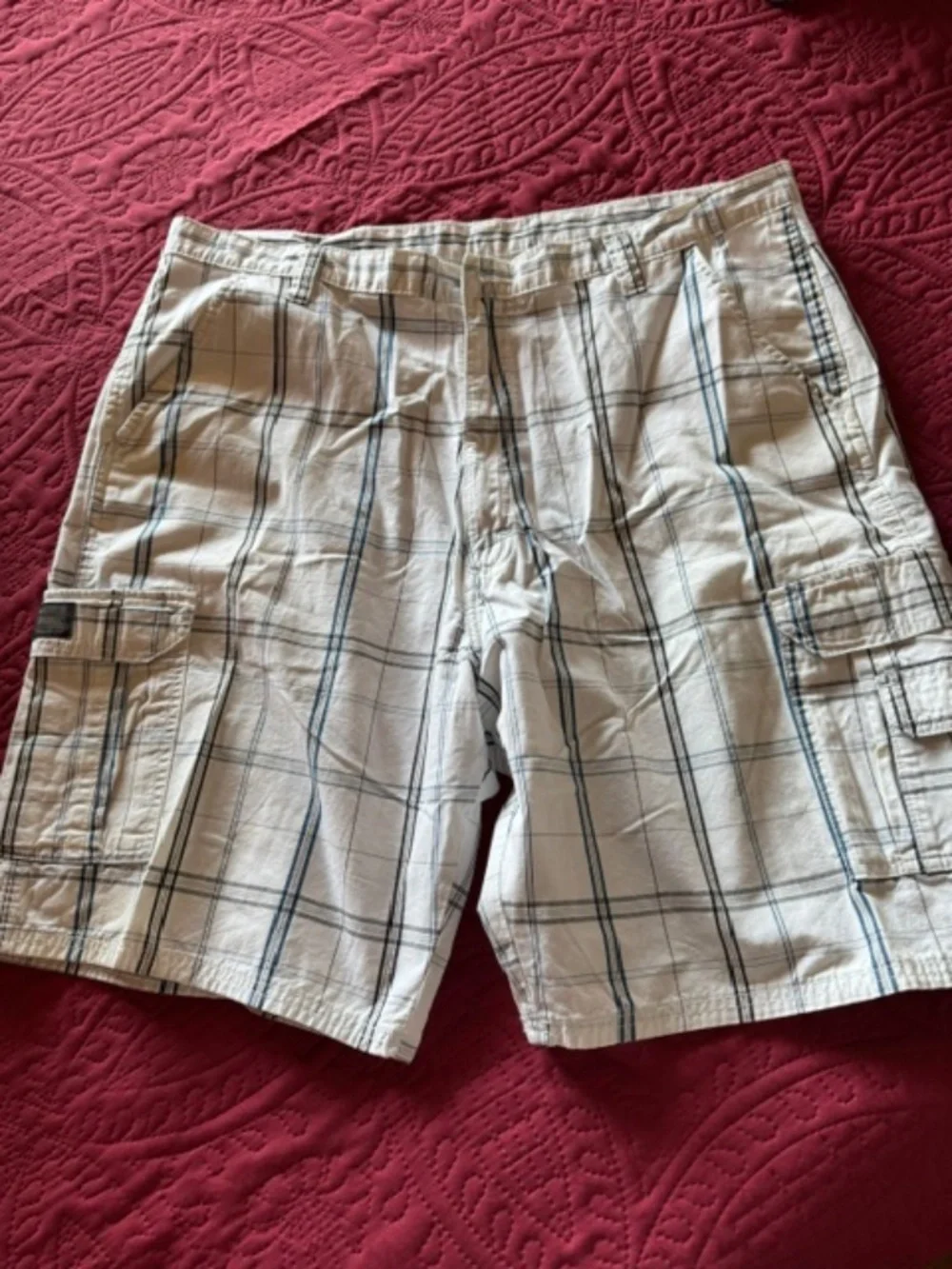 Wrangler Originals cargo shorts, blue/white size 42  excellent cond